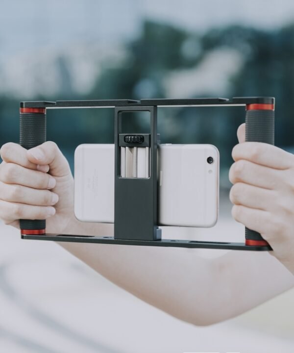 YELANGU PC05 YLG0909B Vlogging Live Broadcast Smartphone Metal Cage Video Rig Filmmaking Recording Handle Stabilizer Bracket for iPhone, Galaxy, Huawei, Xiaomi, HTC, LG, Google, and Other Smartphones, YLG0909B