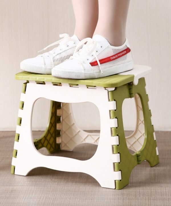Outdoor Portable Sitting Plastic Folding Stool Fishing Useful Stool, Random Color Delivery