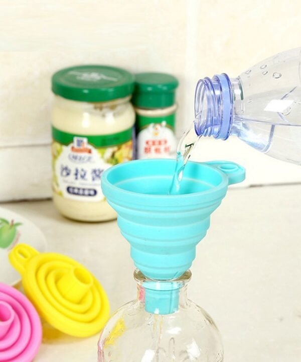 Mini Silicone Foldable Telescopic Funnel Random Color Delivery