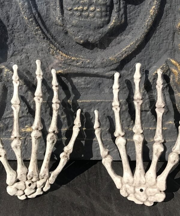 One Pair Halloween Skeleton Hands Haunted House Decoration Props, Size: 15.5 x 10cm