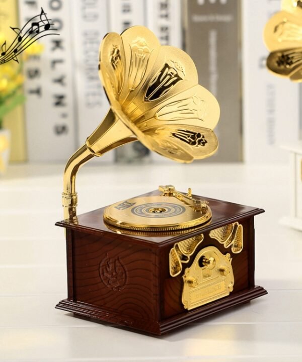 Retro Phonograph Style Jewelry Sky City Music Box Home Decoration, Random Color Delivery