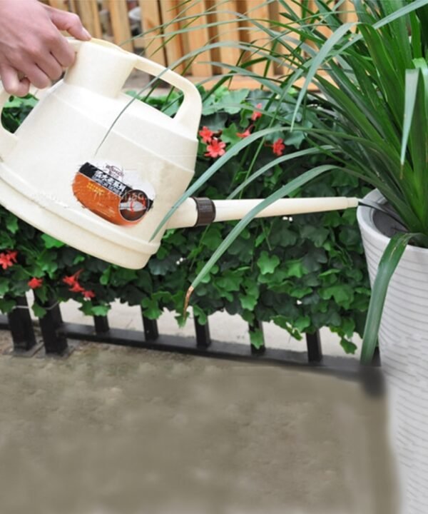 Watering Pot PP Landscape Gardening Supplies Watering Can Long Mouth Watering Irrigation Tools, Capacity: 7L, Random Color Delivery