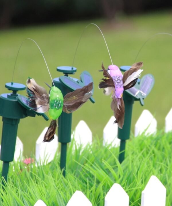 Ornaments Vibration Solar Powered Dancing Flying Hummingbirds with Feather, Garden Wall Yard Decoration Gardening Pastoral Decoration Toys, Random Color Delivery