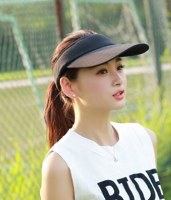 Lightweight and Comfortable Visor Cap for Women in Outdoor Golf Tennis Running Jogging Adjustable Strap
