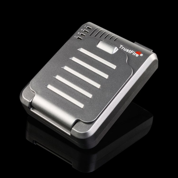TR-003P4 TrustFire 1x4 Universal Cylindrical Li-ion Battery Charger for 10430/ 10440/ 14500/ 16340/ 17670/ 18500 - Image 7