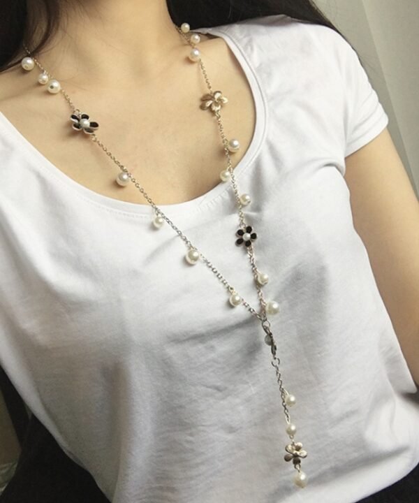 Pearl Five-petal Flower Long Necklace Female tassel Long Sweater Chain, Black, White