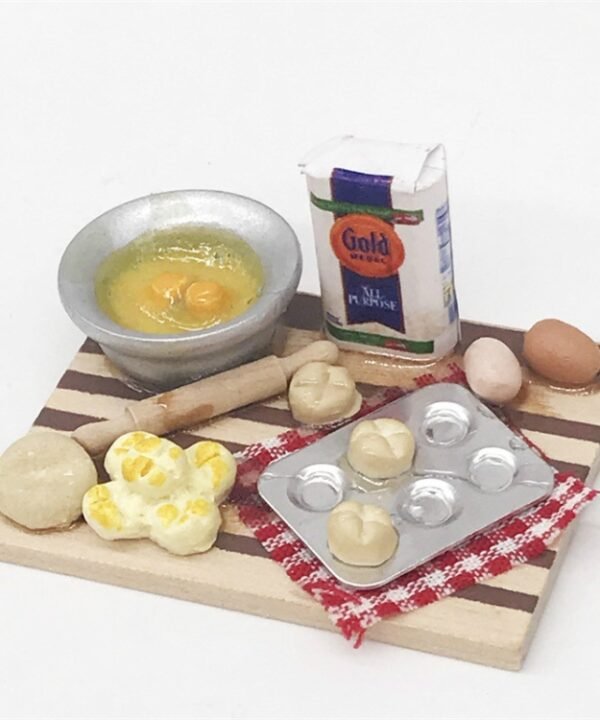 1:12 Mini House Toy Simulation Chopping Board Dessert Making Bread Table