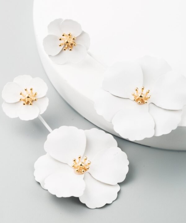 1 Pair Boho Style Earrings Alloy Flower Long Earrings, White, Yellow, Red, Black, Pink, Dark Green