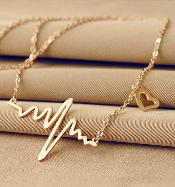 Necklace Love Shaped Titanium Steel Heartbeat Lockbone Chain Heart Pendant Necklace Female Retro Necklace Jewelry Accessorie, Gold, Silver