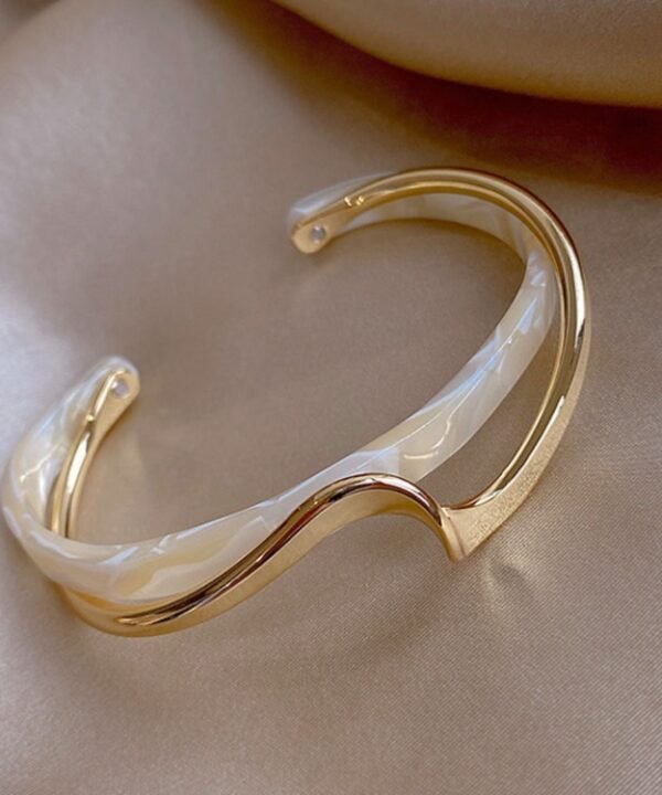 White Shell Plate Bracelet Curved Metal Hand Ornaments, SL02-80