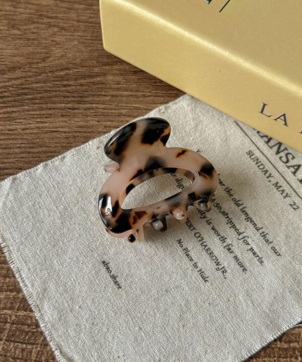 Small Hair Claw Clips for Women Non-Slip Tortoise Shell Acetate Hair Clips Vintage French Design Hair Jaw Clips